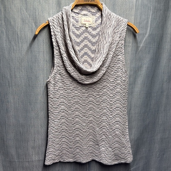 Deletta Textured Gray and Cream sleeveless blouse size medium - Picture 3 of 9